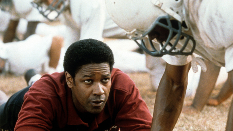 Denzel Washington motivates players in 