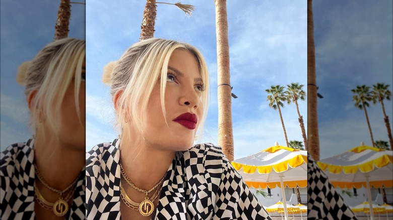 Tori Spelling selfie