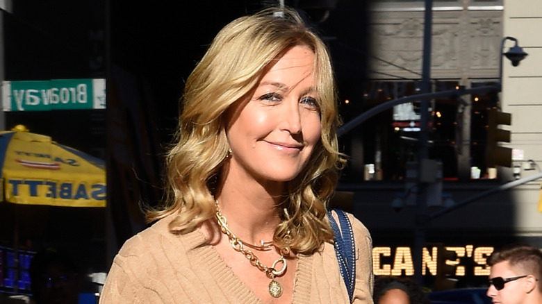 Lara Spencer walking in NYC