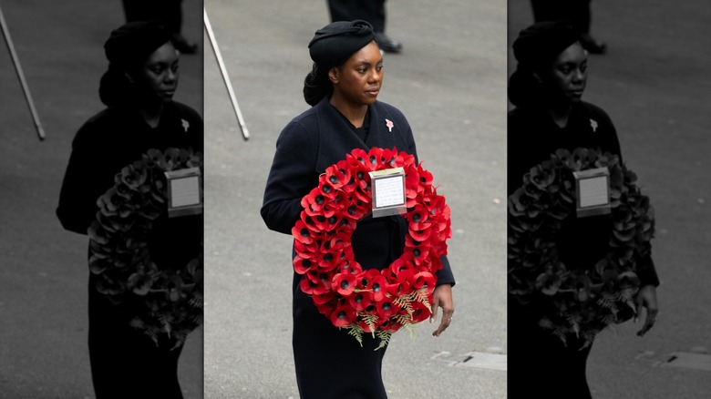 Kemi Badenoch holding a wreath of poppies on Remembrance Sunday