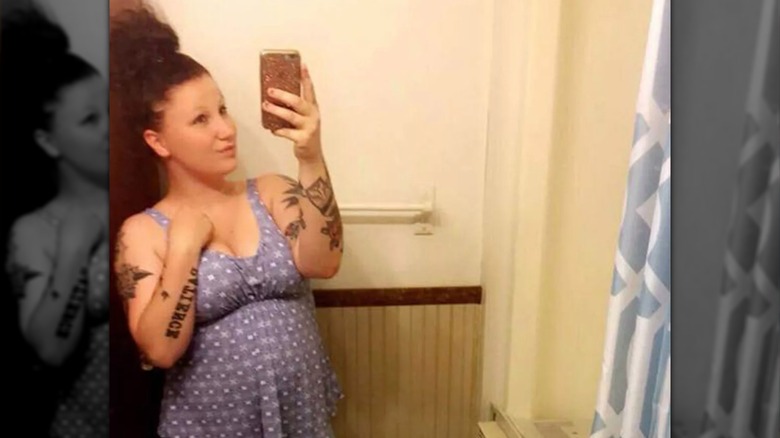 Chelsea O'Donnell shows her pregnant belly in bathroom mirror selfie