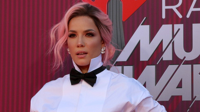 Halsey at a red carpet