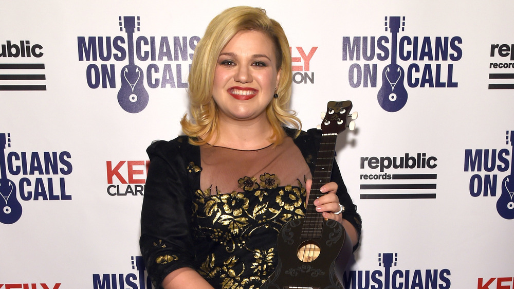 Kelly Clarkson on the red carpet in 2015