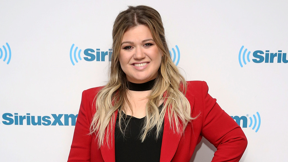 Kelly Clarkson at Sirius XM in 2016