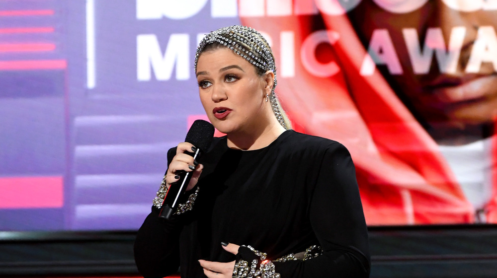 Kelly Clarkson at the 2020 Billboard Awards
