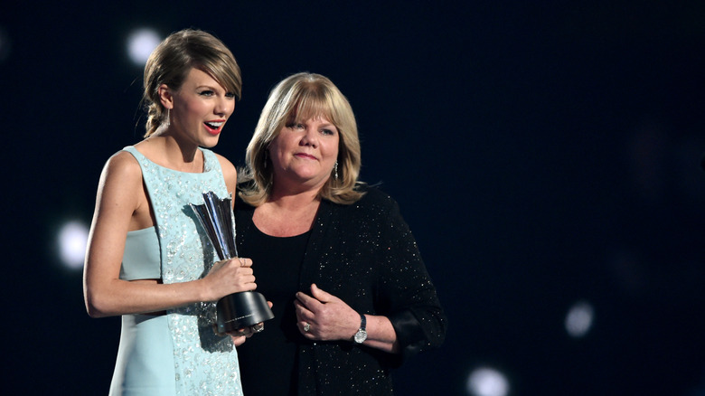 Taylor Swift and Andrea Swift