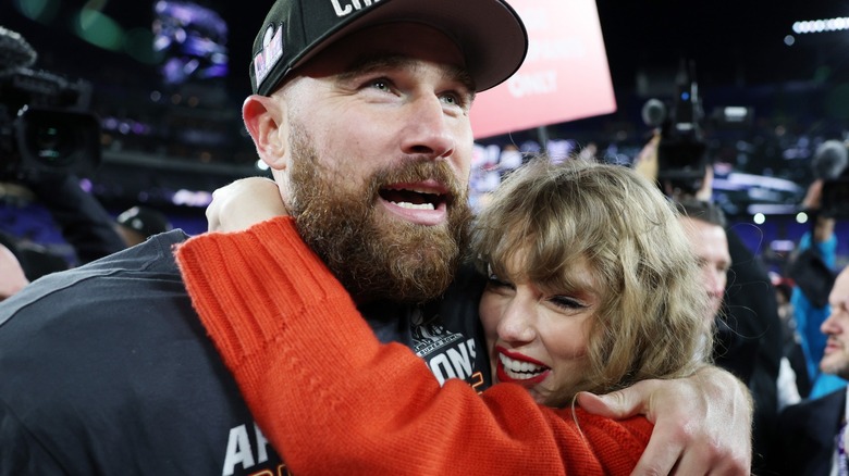 Travis Kelce and Taylor Swift embracing