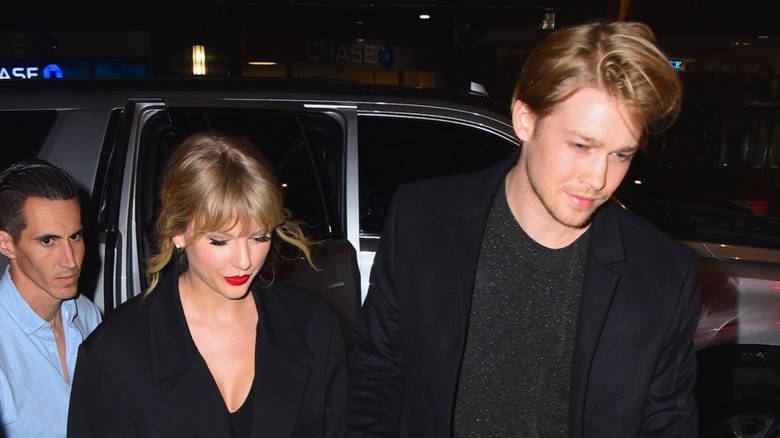 Taylor Swift and Joe Alwyn walking