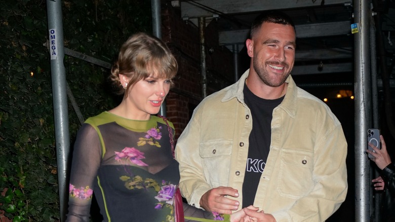 Taylor Swift Travis Kelce smiling