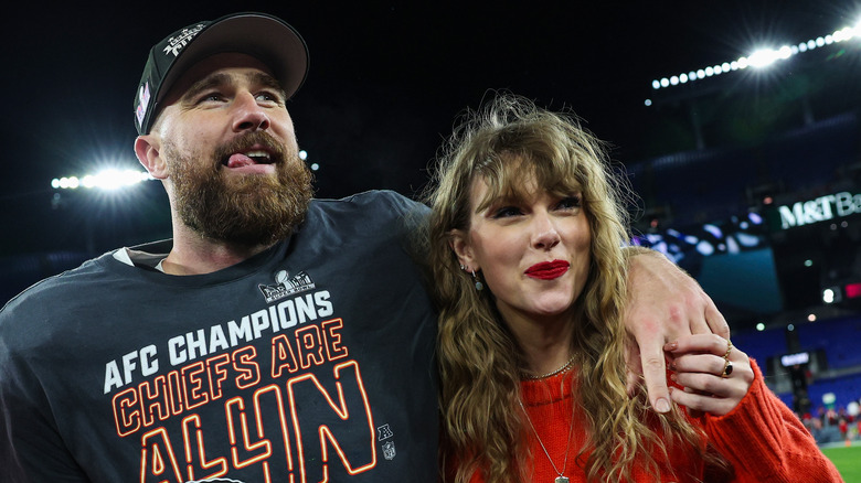 Travis Kelce and Taylor Swift cuddling