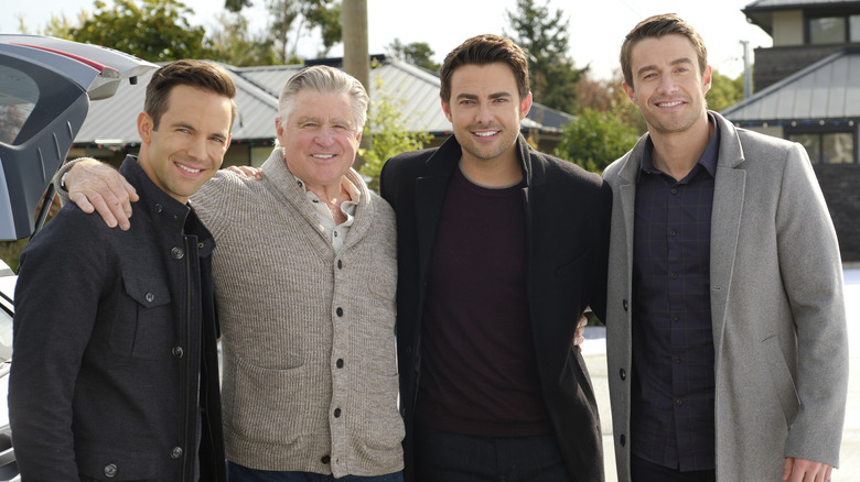 Treat Williams and Jonathan Bennett posing with co-stars