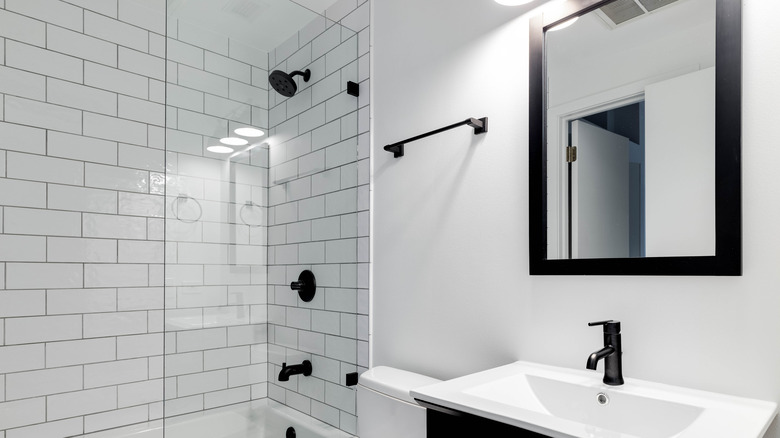 modern black and white bathroom