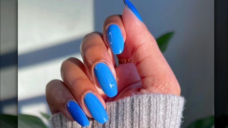 hand with bright blue nails 