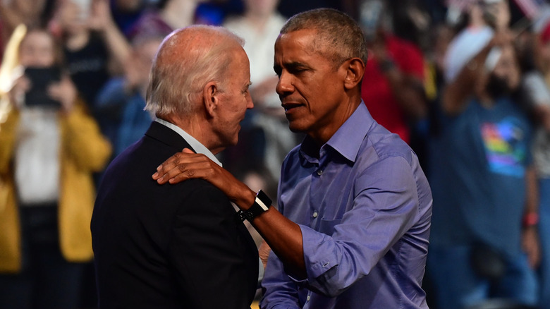 Barack Obama shaking Joe Biden's hand