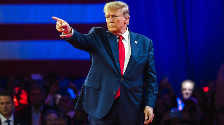 Donald Trump pointing to the crowd at CPAC