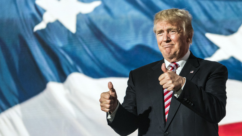 Donald Trump giving two thumbs up