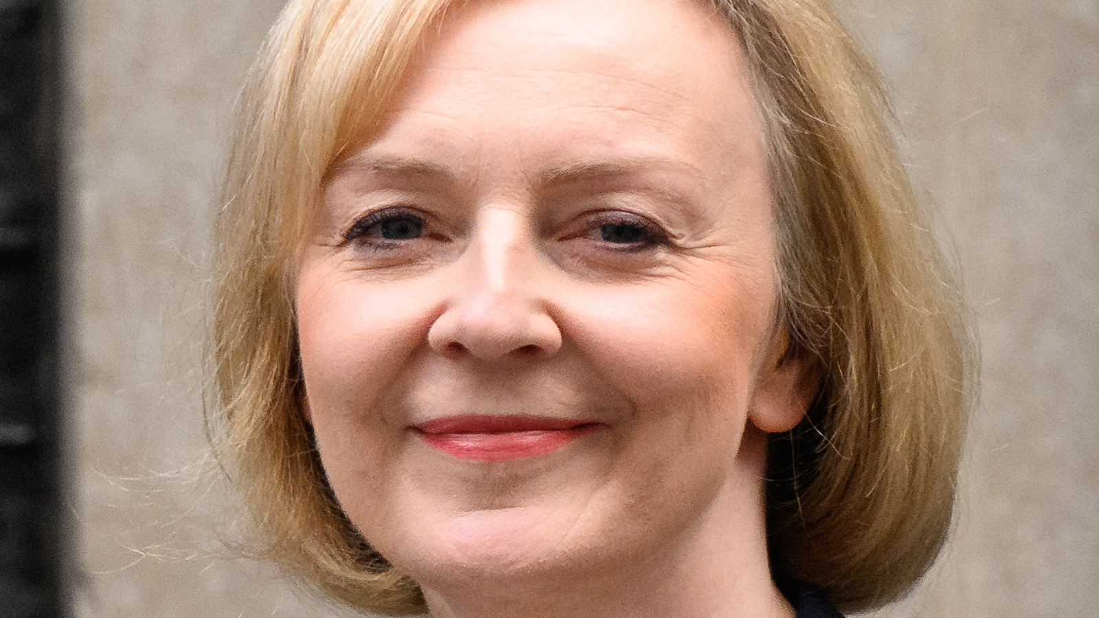 Twitter Reacts To Liz Truss Blink And Youll Miss It Tenure As Uks Prime Minister 