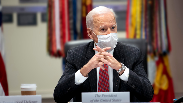 Joe Biden wearing a face mask