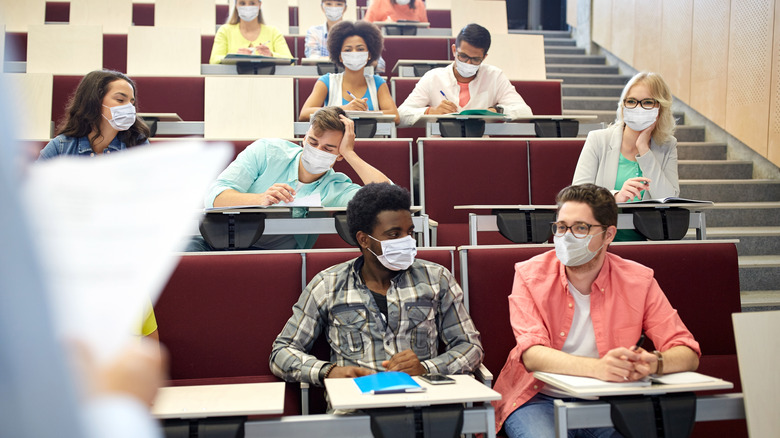 college students in masks 