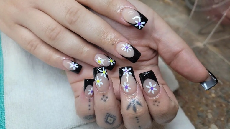 Sleek black tips with white daisy