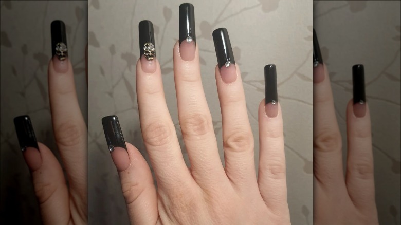 Long square nails with bold black tips