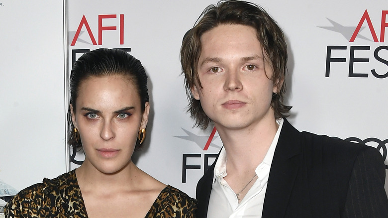 Jack Kilmer and Tallulah Willis posing