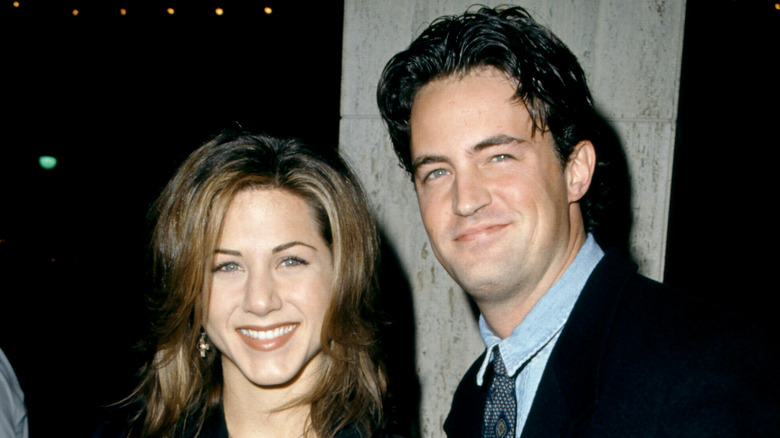 Jennifer Aniston and Matthew Perry smiling