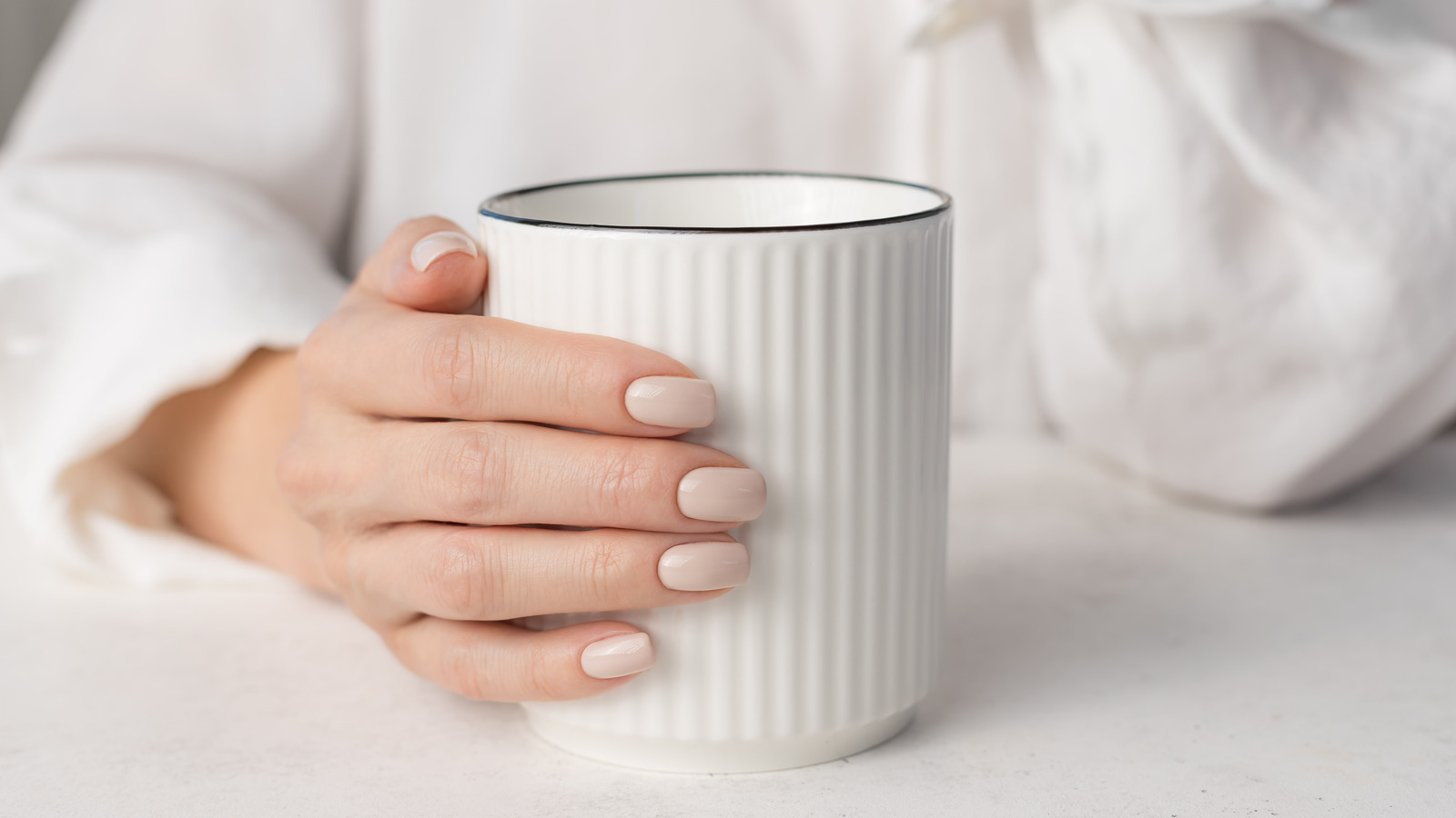 Vanilla Latte Manicures The Expensive Looking Nail Trend That S Hotter