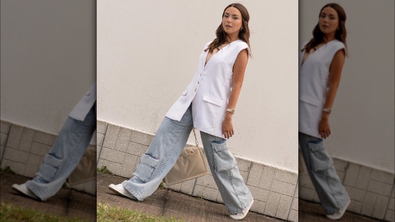 Oversized vest with cargo jeans