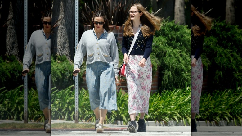 Jennifer Garner walking with Violet Affleck