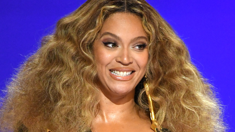 Beyoncé smiling at the Grammys