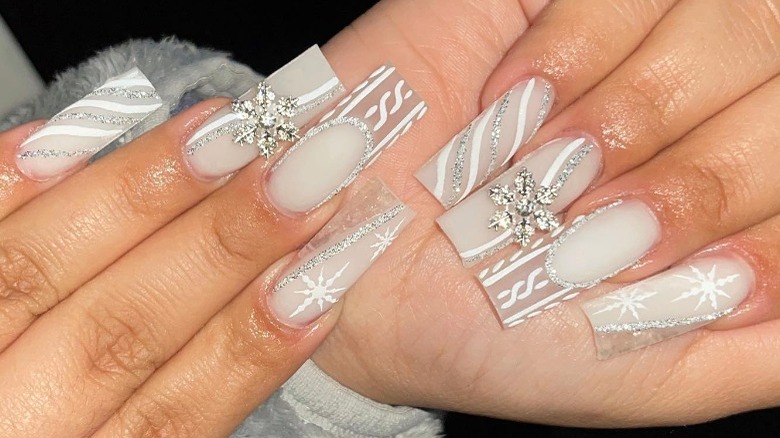 winter white sweater nails