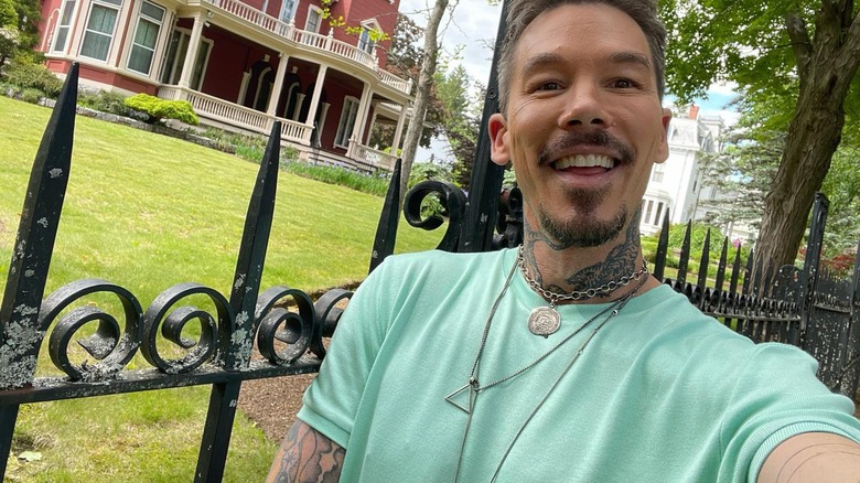 David Bromstad smiling selfie