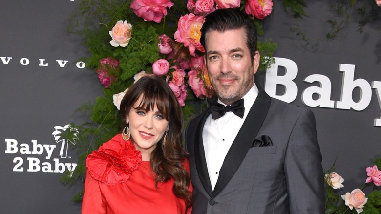 Zooey Deschanel and Jonathan Scott smiling