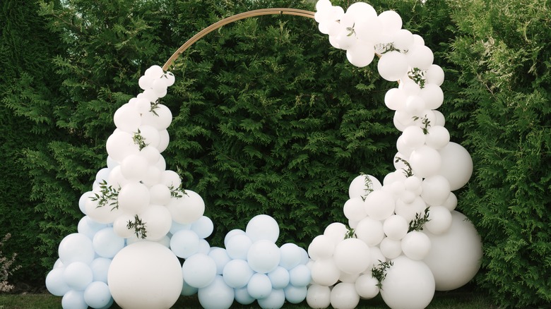 balloon arch with added decorations