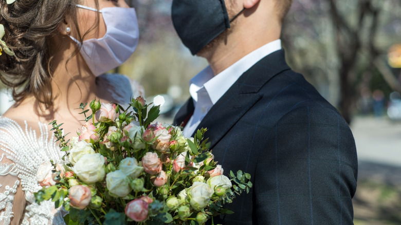 wedding couple wearing masks