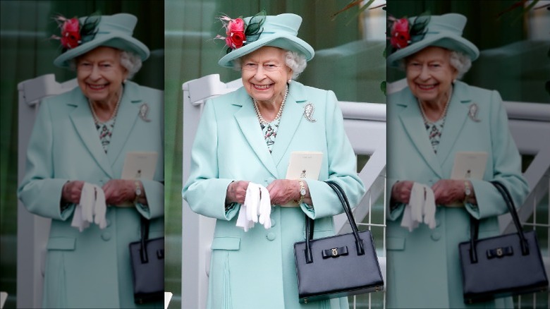 Queen Elizabeth with handbag