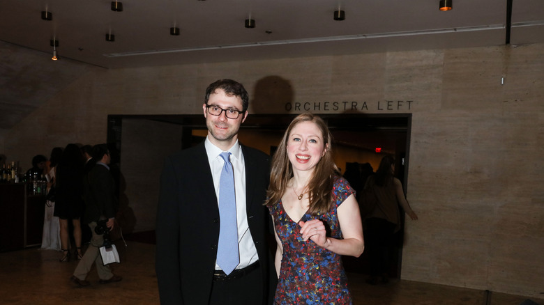 Chelsea Clinton and Marc Mezvinsky smiling