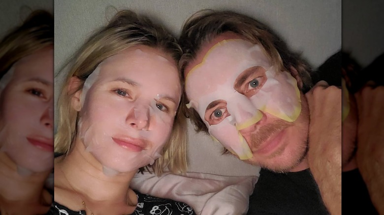 Kristen Bell and Dax Shepard wearing face masks in 2020