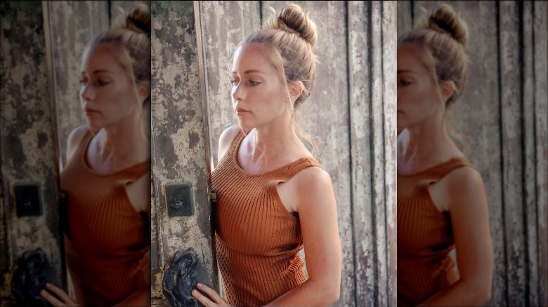 Kendra Wilkinson wearing a bun in her hair