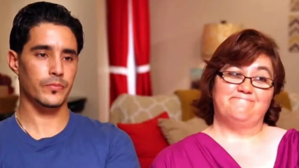 90 Day Fiancé Danielle and Mohamed on couch