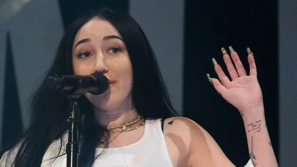 Noah Cyrus performing