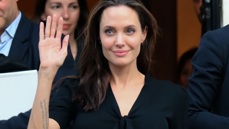 Angelina Jolie not wearing much makeup