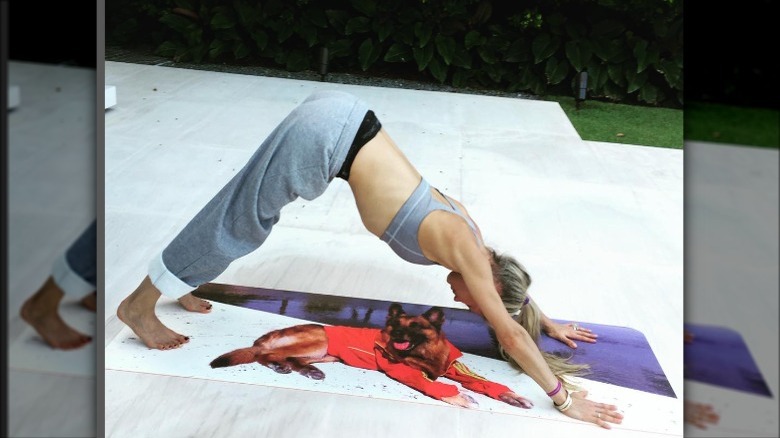 Anna Kournikova doing yoga