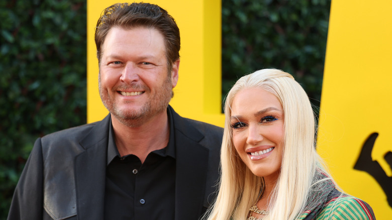 Blake Shelton and Gwen Stefani smiling