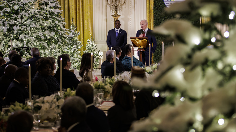 Guests seated at a White House state dinner