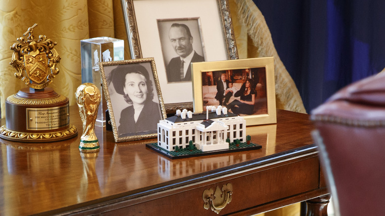 Model of the White House on a White House desk