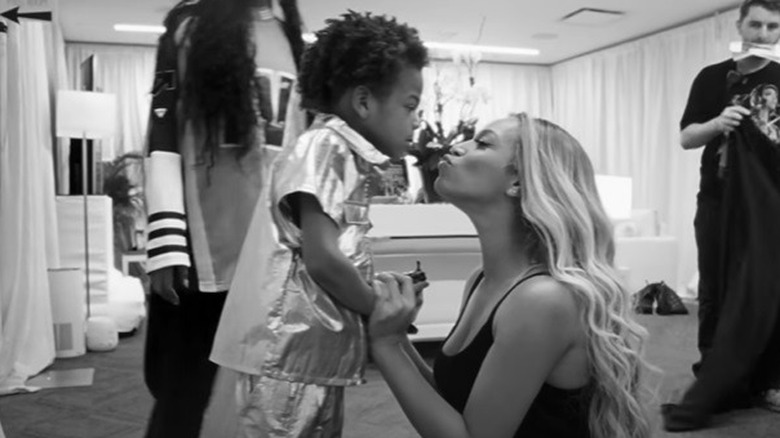 Beyoncé kissing Sir Carter Renaissance trailer