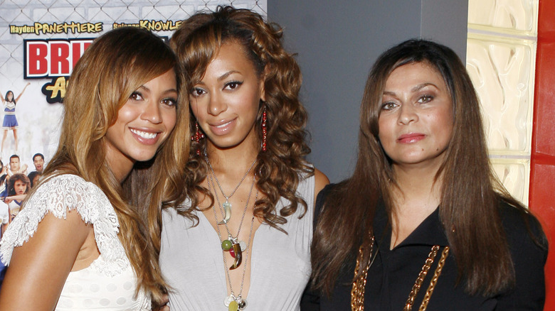 Tina Knowles-Lawson with daughters