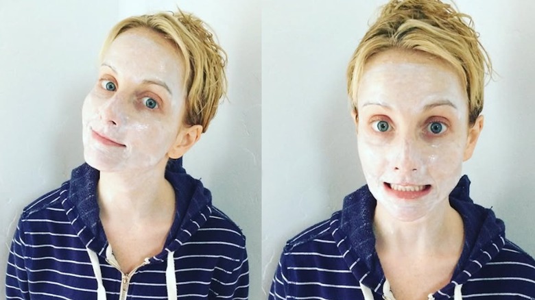 Melissa Rauch using a face mask on her skin